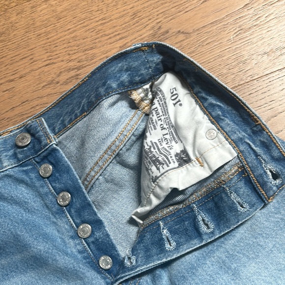 Levi 501 high rise shorts - Picture 4 of 5